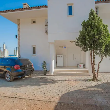 Villa Kalkan'da Denize Sifir Havuzlu *