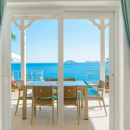 Villa Kalkan'da Denize Sifir Havuzlu Kaş