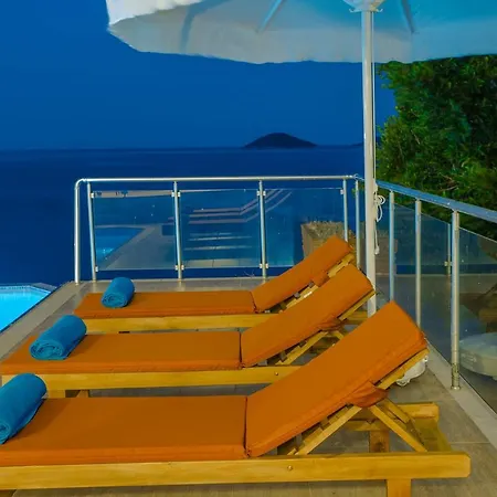 Kalkan'da Denize Sifir Havuzlu