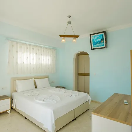 Villa Kalkan'da Denize Sifir Havuzlu *