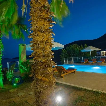 Villa Kalkan'da Denize Sifir Havuzlu *