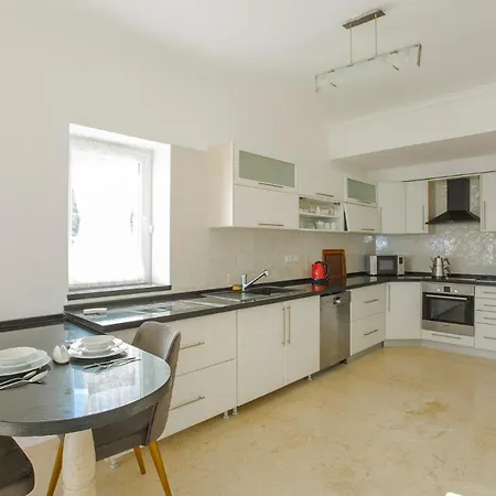 Villa Kalkan'da Denize Sifir Havuzlu