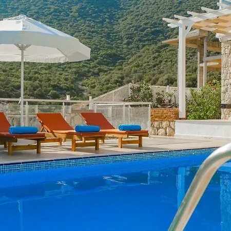 Villa Kalkan'da Denize Sifir Havuzlu *