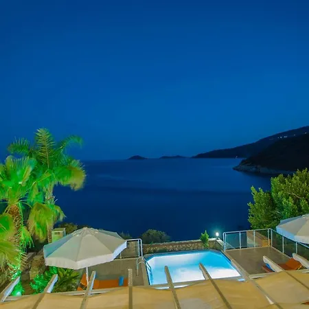 Villa Kalkan'da Denize Sifir Havuzlu Kaş