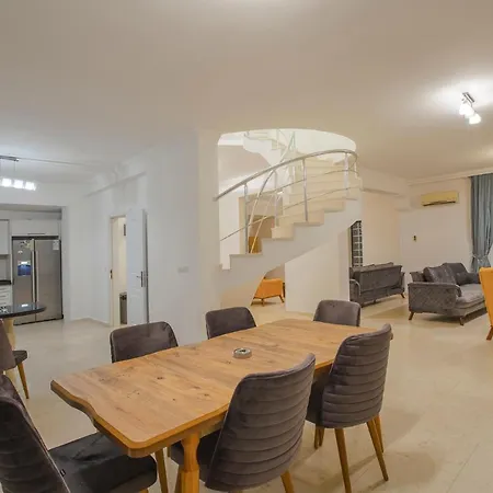 Villa Kalkan'da Denize Sifir Havuzlu Kaş