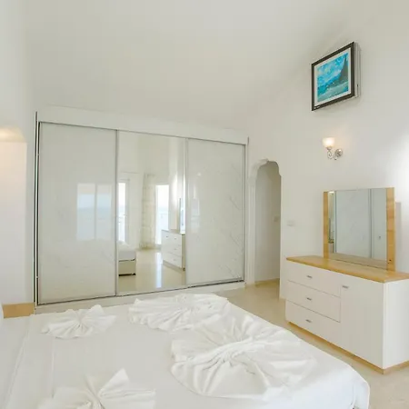Kalkan'da Denize Sifir Havuzlu Kaş