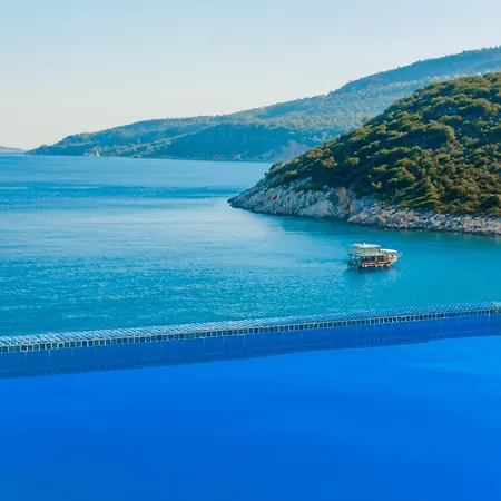 Villa Kalkan'da Denize Sifir Havuzlu Kaş