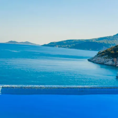 Βίλα Kalkan'da Denize Sifir Havuzlu *
